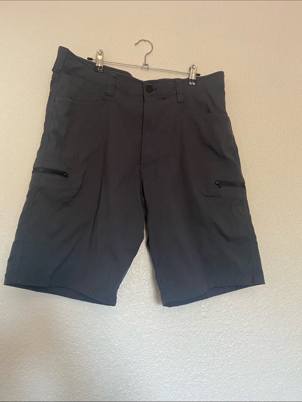 Wrangler Men's Dark Gray Cargo Shorts - Zip Pockets